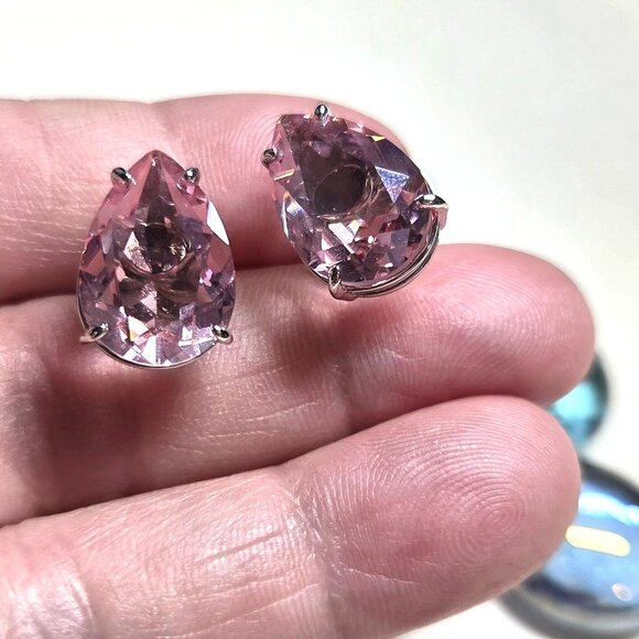 🌟Swarovski Gema Stud Pierced Earrings Pink Teardrop Cut Swarovski Crystal🌟 - Picture 5 of 8